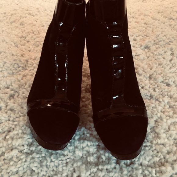 Tori Burch Black Suede / Patent Leather Bootie 4" - Picture 4 of 4